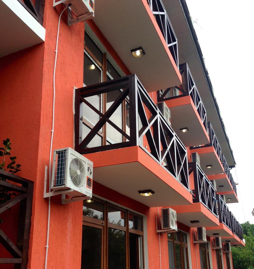 Viktoria Hotel 皮聪达 外观 照片